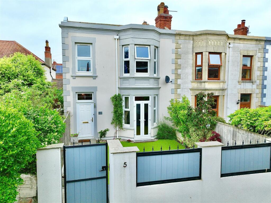 4-bed house on High Street, Burnham-On-Sea, £400,000