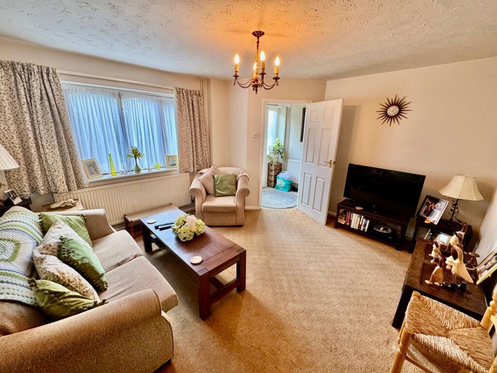 House in Kettering, Ringstead - More