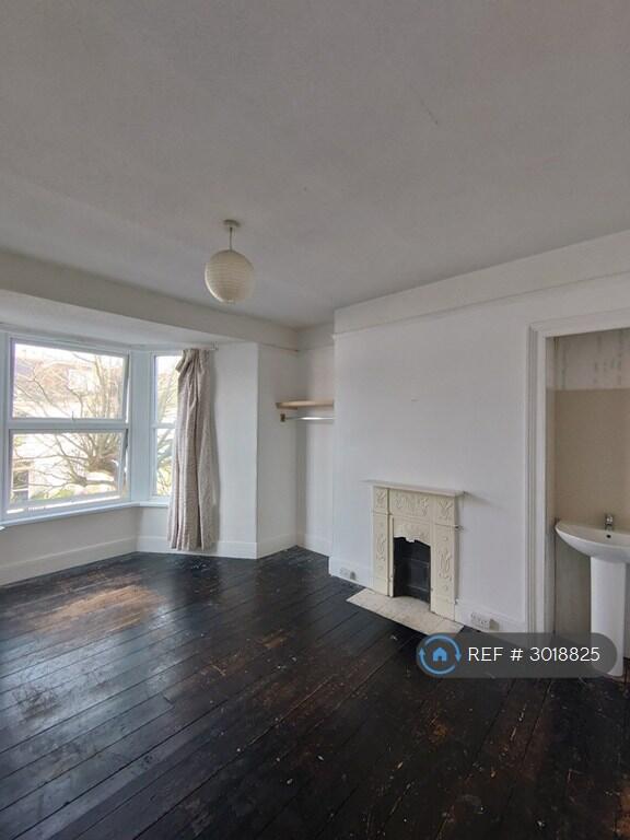 House in Truro - View 5