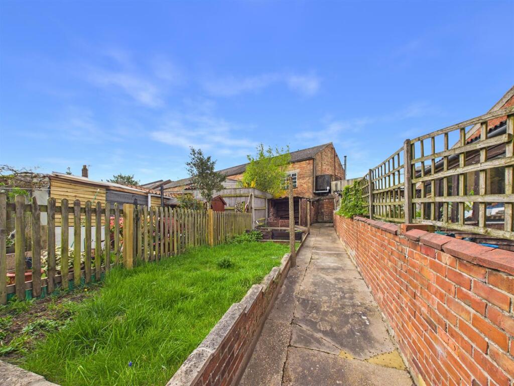 Newmarket, Louth photo 4