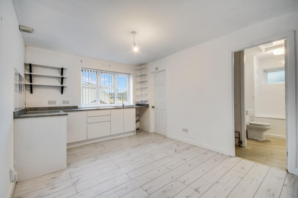 Apartment in Chelmsford - View 2