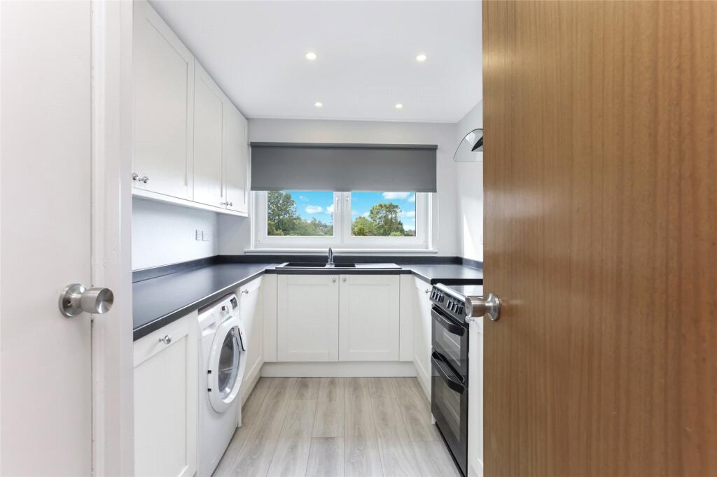 Apartment in Glasgow, East Dunbartonshire - View 5