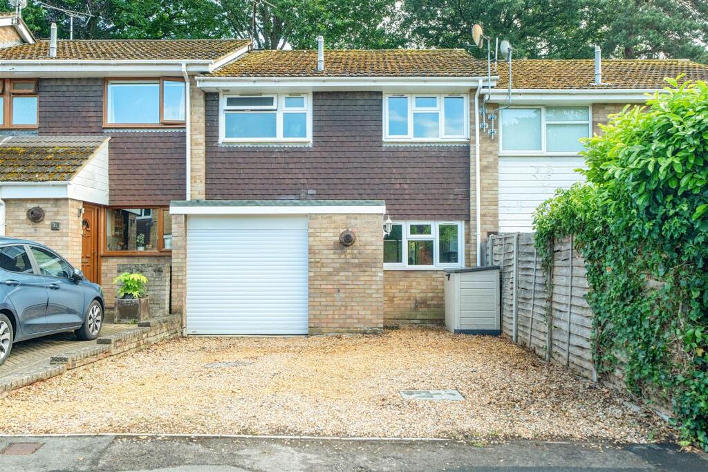 Main image of property: Jerrymoor Hill Finchampstead, Berkshire, RG40 4UG