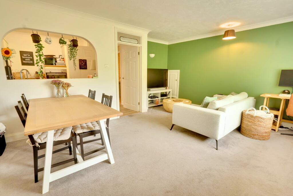 Apartment in East Hampshire, Horndean - View 2