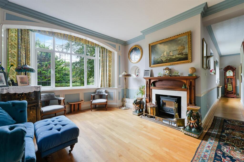 House in Reigate and Banstead, Surrey - View 4
