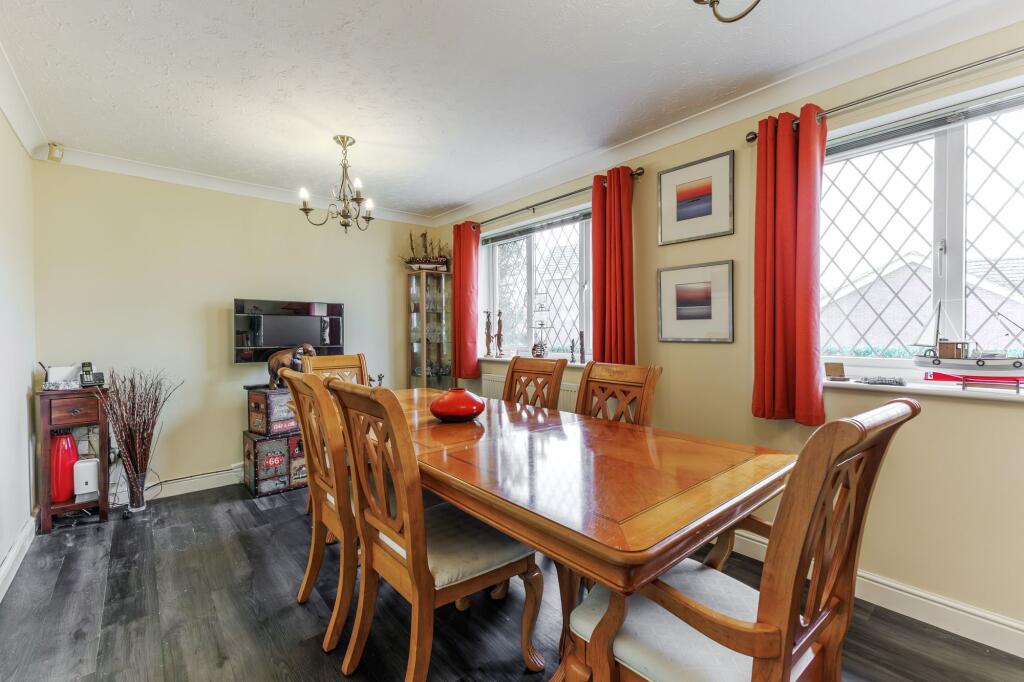 Fairwater Close, Evesham, WR11 photo 3
