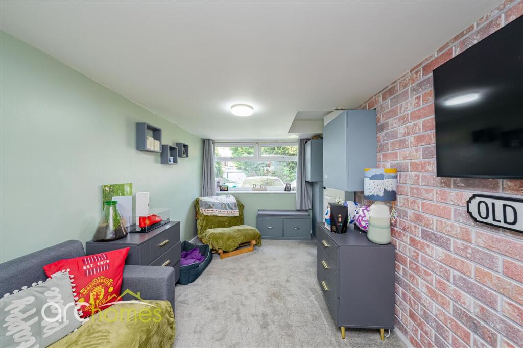 House in Salford, Greater Manchester - View 5