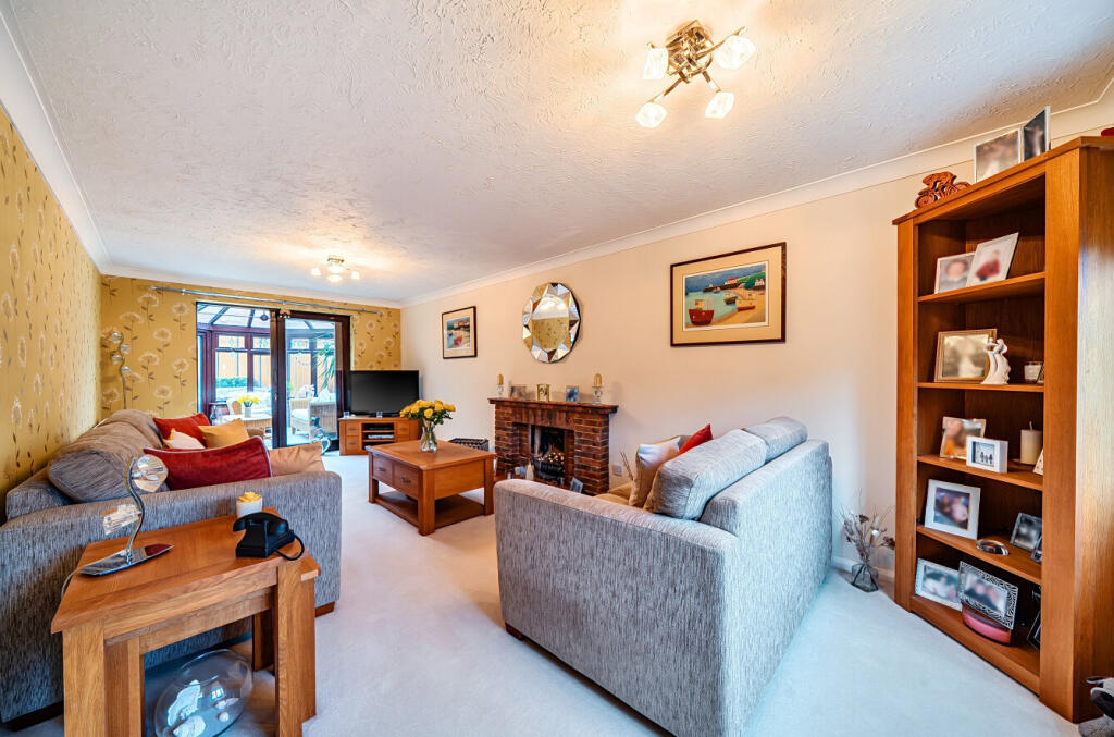 Waggoners Hollow, Bagshot, Surrey, GU19 photo 2