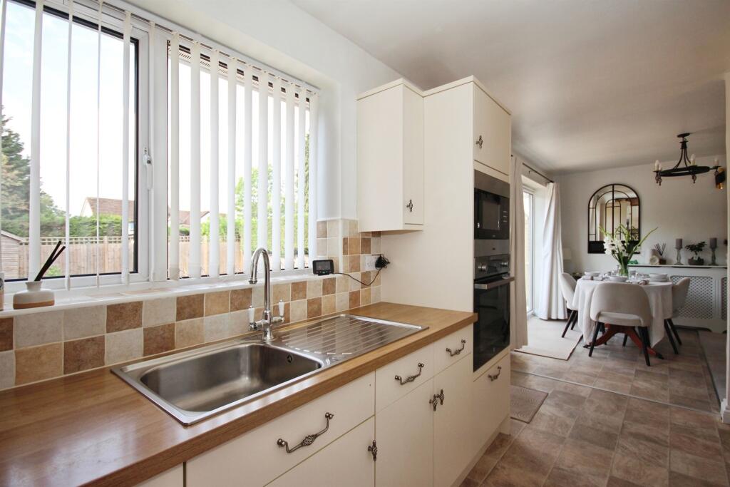 House in Warwick, Cubbington - More