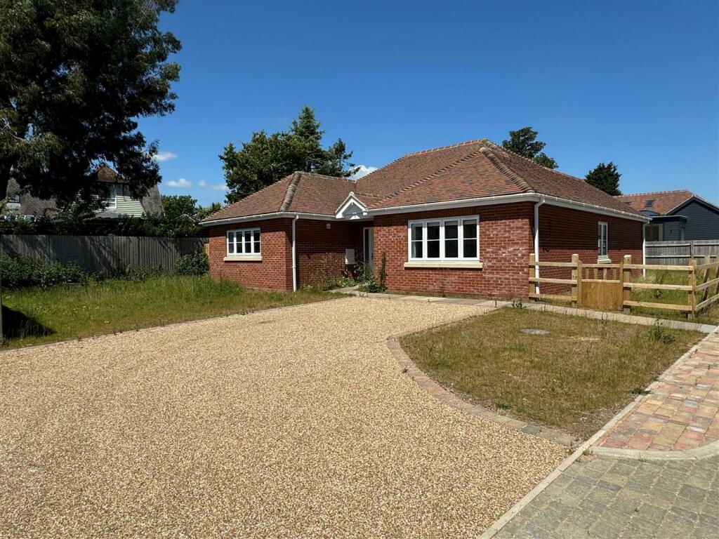 3-bed detached on Orchard Close, Stoney Hills, Burnham-On-Crouch, £550,000