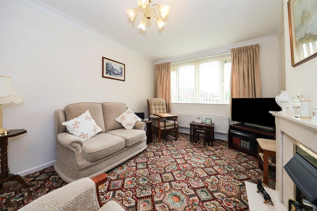 Hurstbourne Crescent, East Park, Wolverhampton photo 5