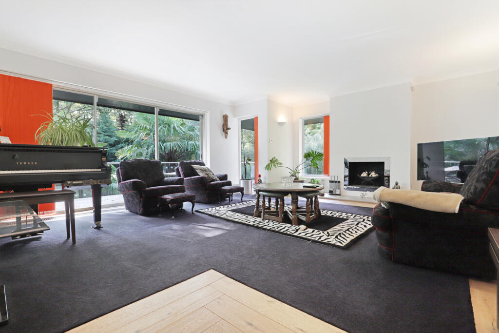 Baldwins Hill, Loughton, Essex, IG10 photo 2