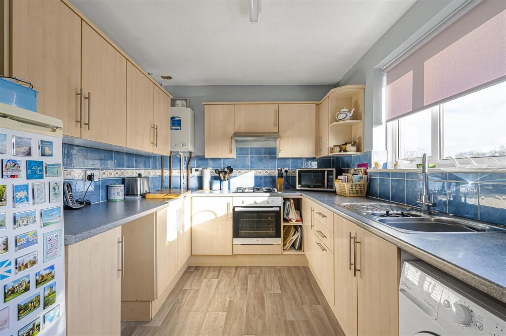 48 VALLEY DRIVE photo 2