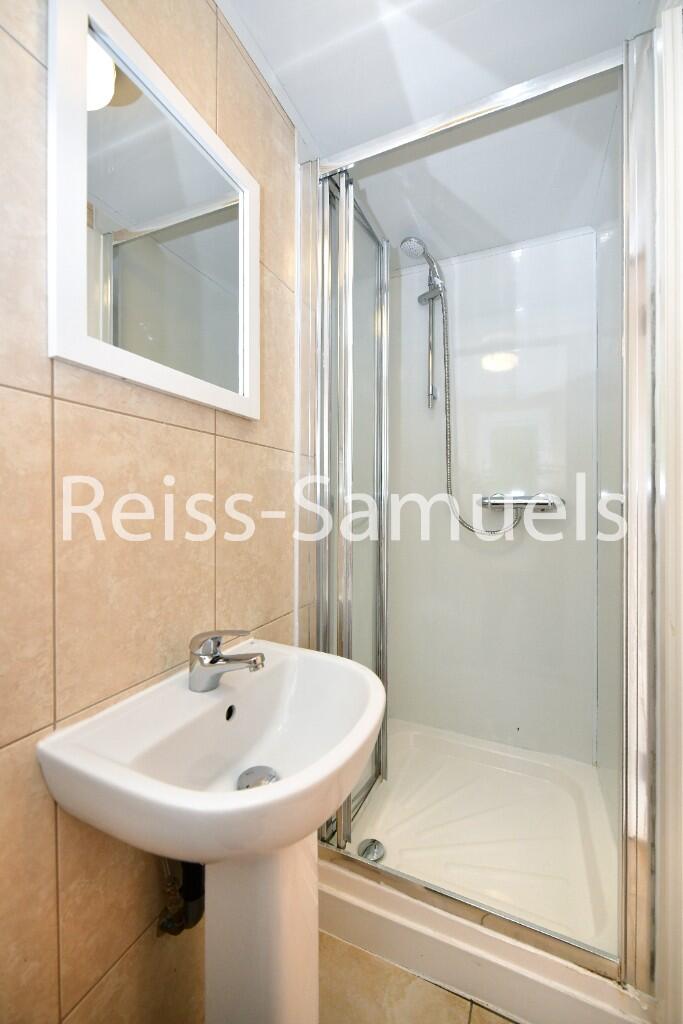 5 bedroom semi-detached house for rent