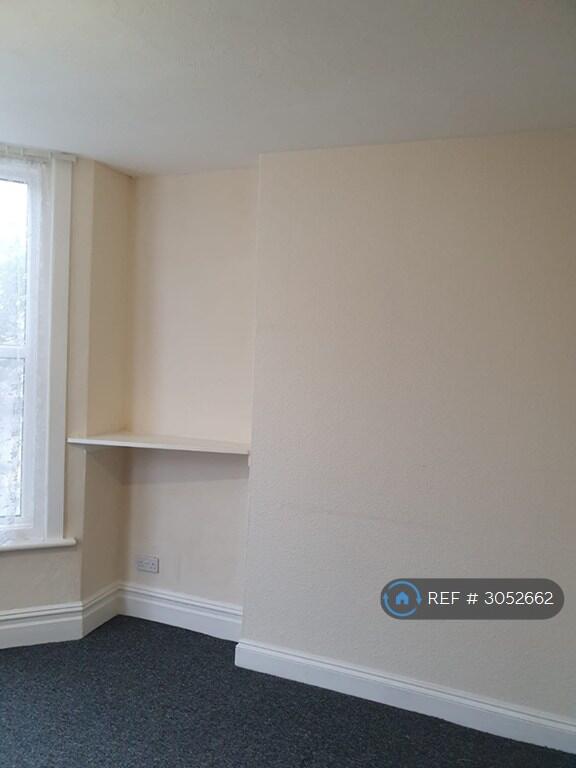 Apartment in Bournemouth, Boscombe - More