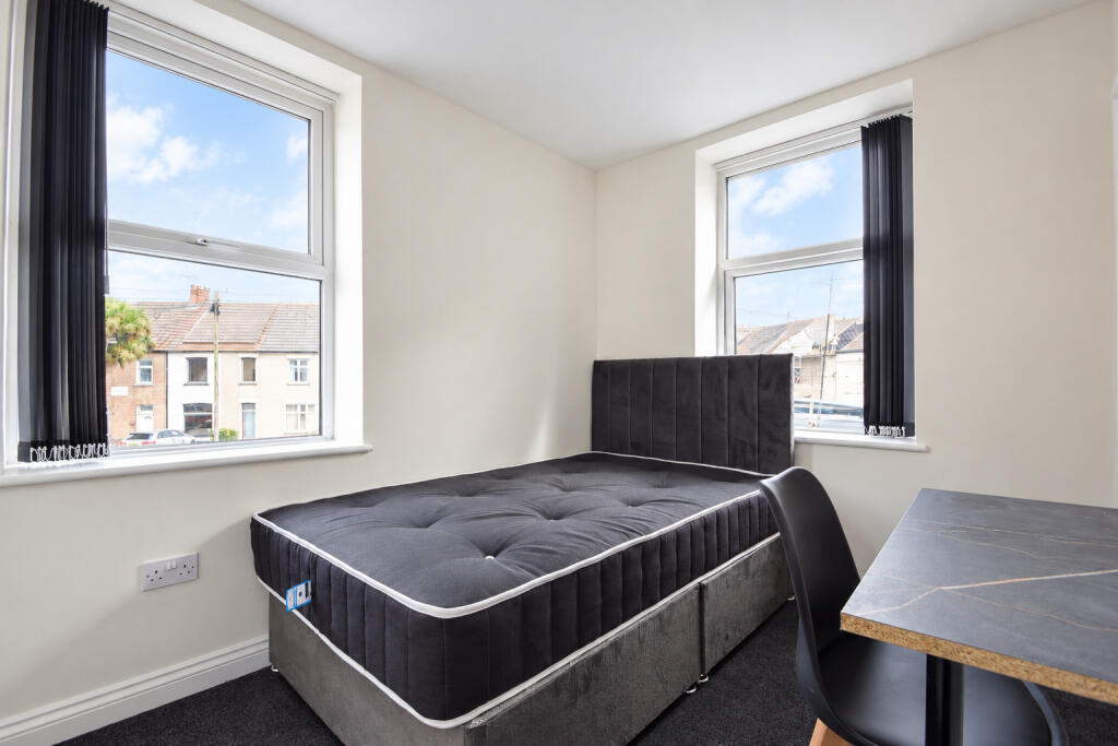 House in Cardiff, Maindy, Cathays - More