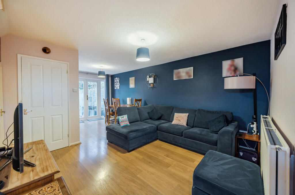 Wheatstone Close, Northway, Tewkesbury photo 3
