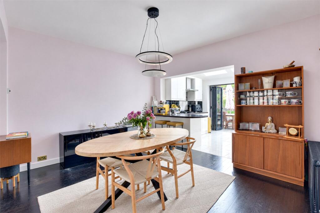 House in London, Cordwell Estate, Hither Green - View 5