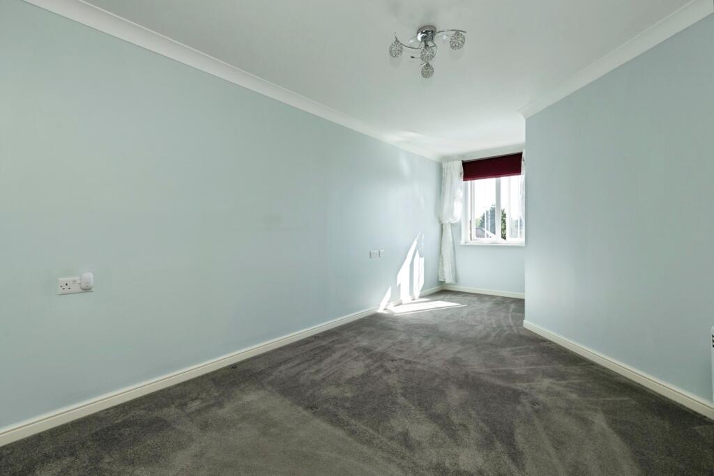 Apartment in Redhill - View 3