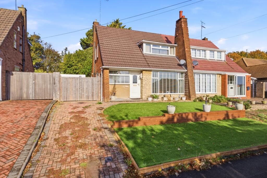 2-bed semi-detached on Wilbury Drive, Dunstable, Bedfordshire, LU5, £350,000