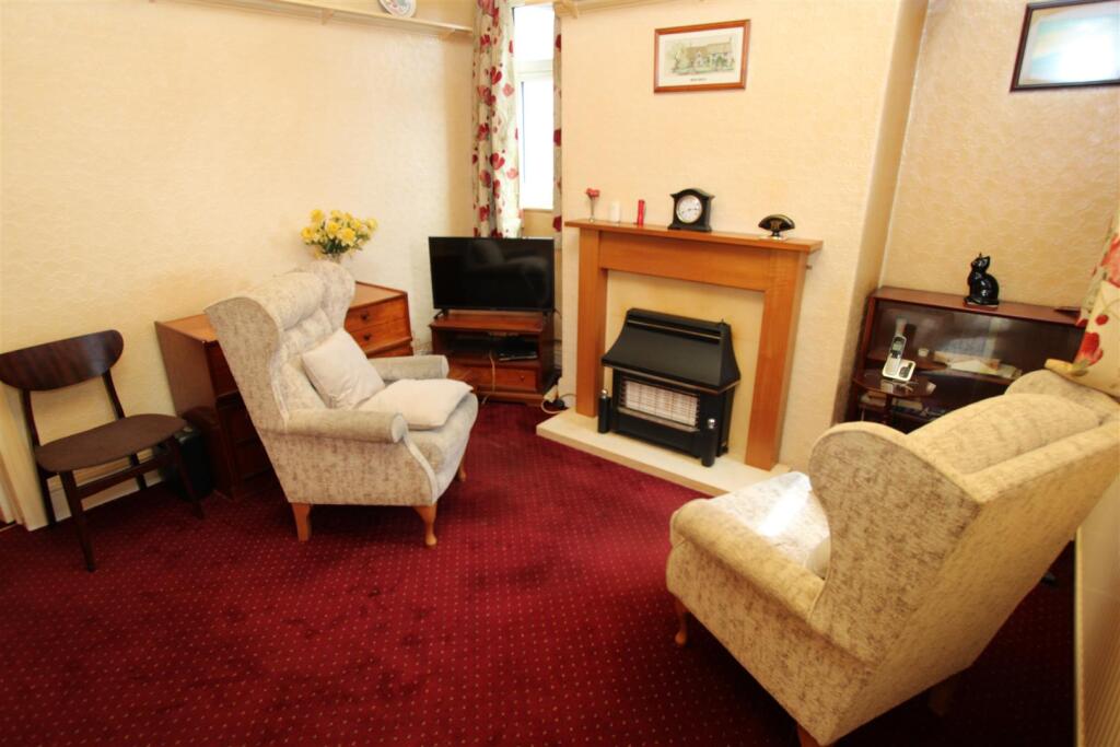 Bolton Drive, Eccleshill, Bradford photo 4