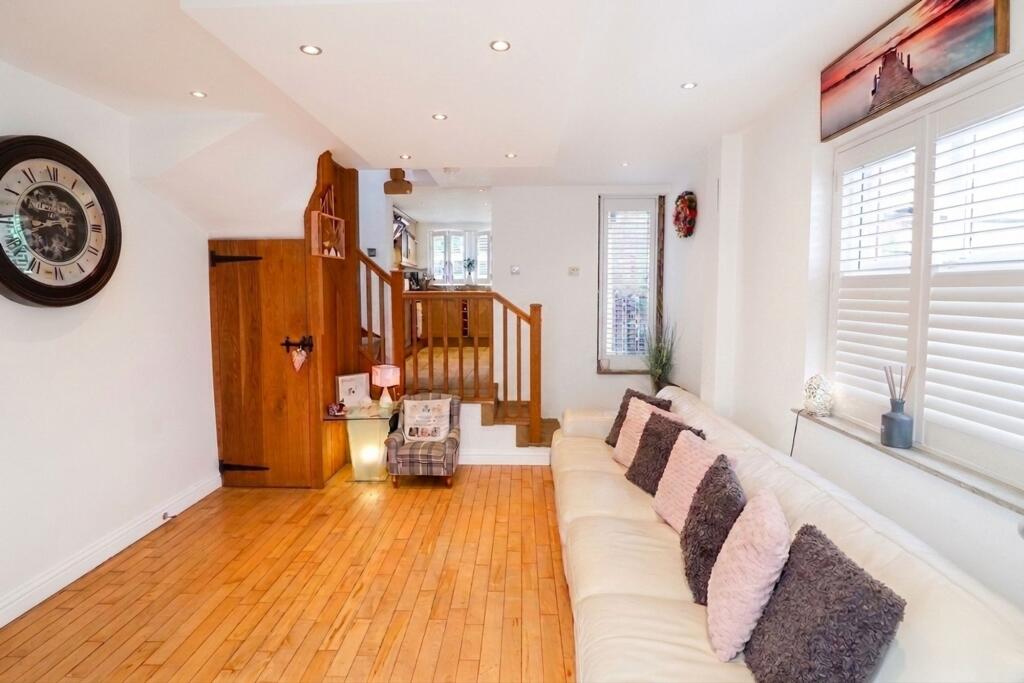 House in High Peak, Hadfield - View 2