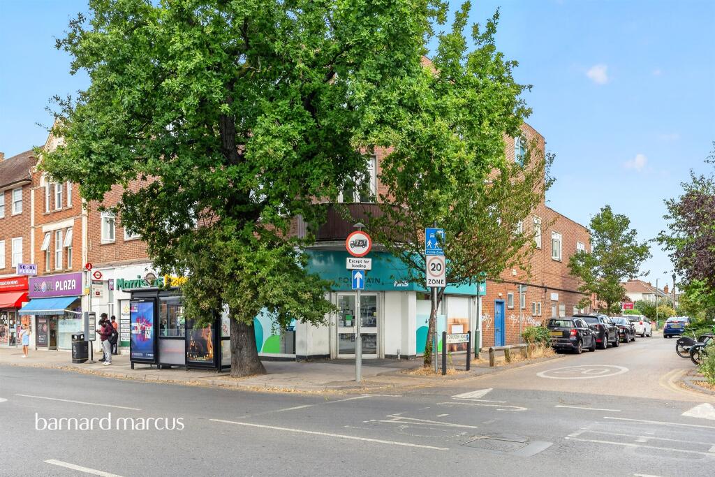 Apartment in New Malden, Motspur Park - View 2