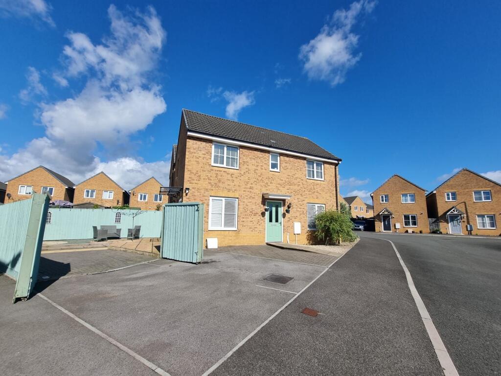 Main image of property: Llys Tre Dwr, Waterton, CF31