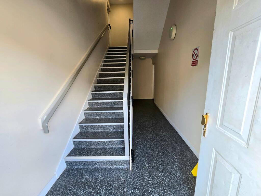 Apartment in Cardiff, St. Bride's Minor - View 5