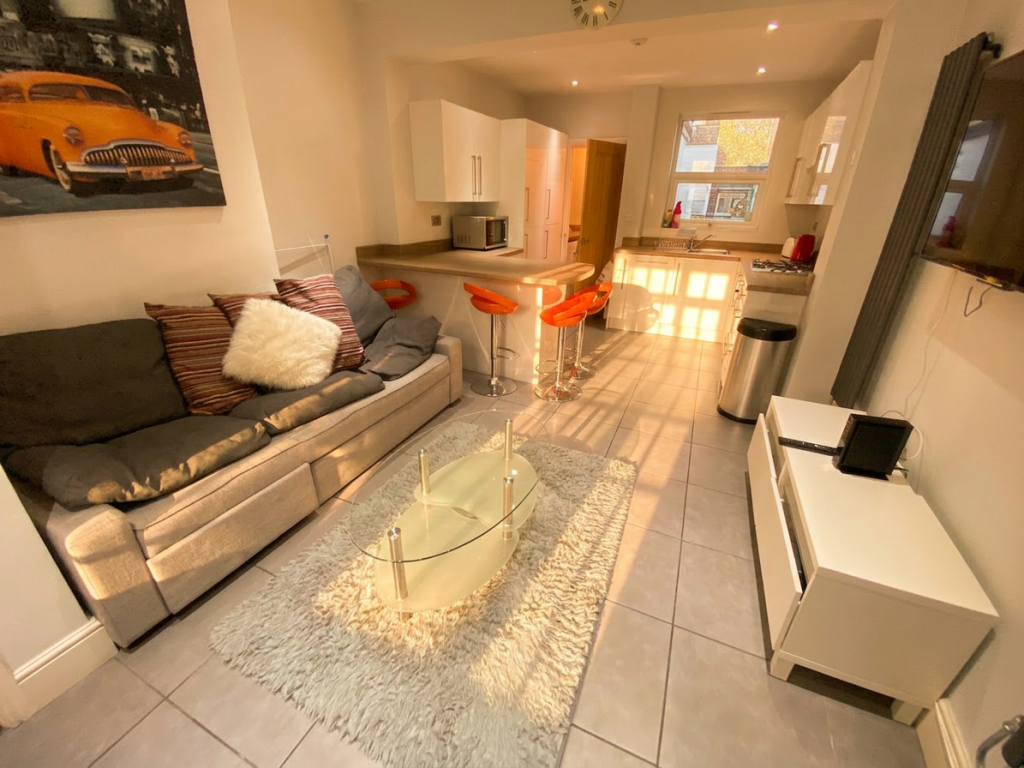 Main image of property: Mettham Street - 3 Bed - Ex Bills, Lenton, East Midlands, NG7