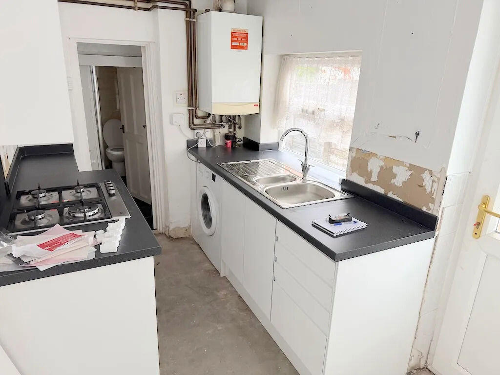 House in Sandwell, West Midlands - View 4