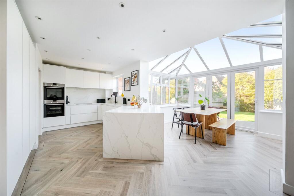 House in Hart, Darby Green, Yateley - View 2