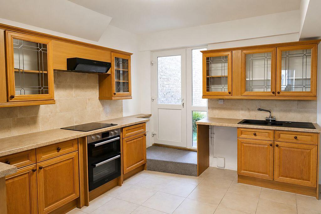 Apartment in Southend-on-Sea, Essex - View 3