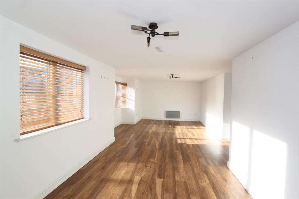 Main image of property: 1 North Street, Plymouth