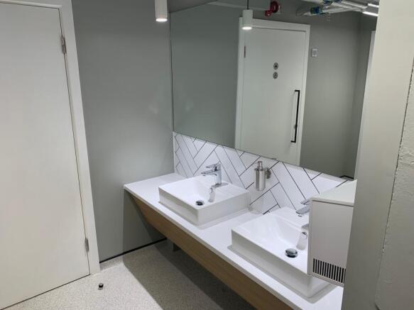 Jackson House - Showers