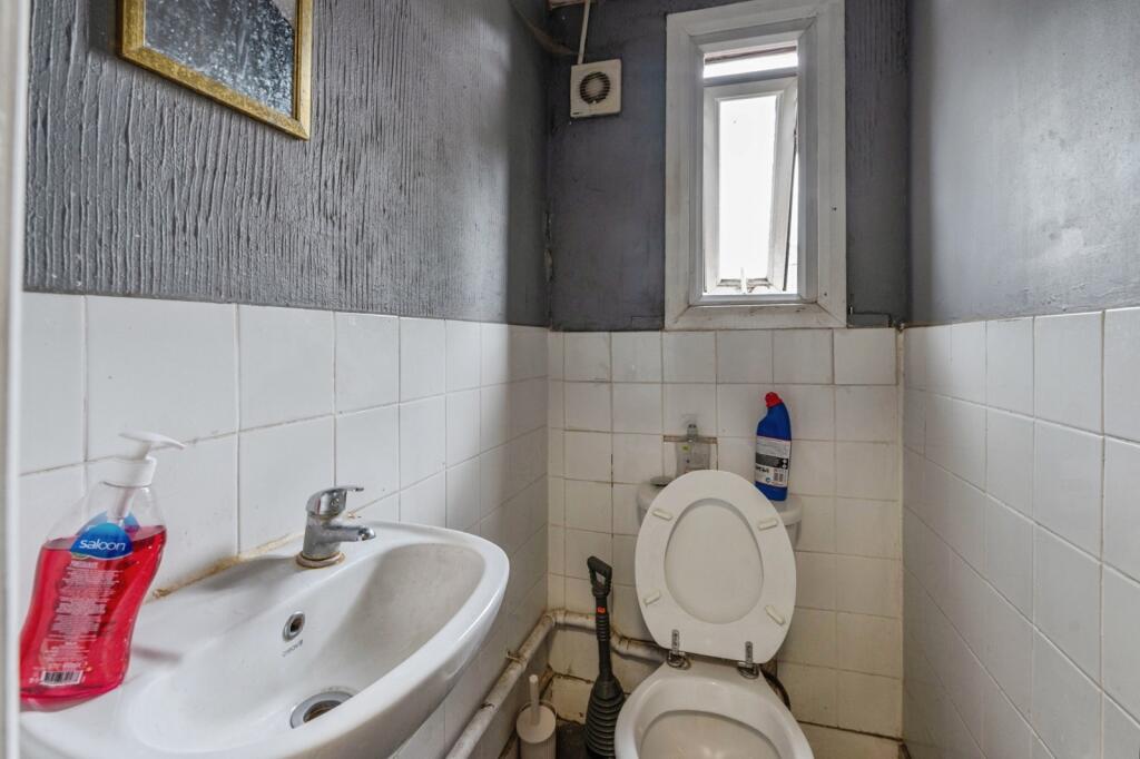 House in Grays, Badgers Dene, Little Thurrock - View 5