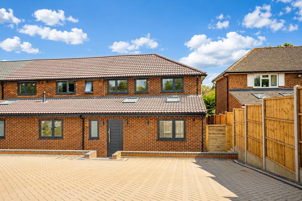 Main image of property: Batchwood Drive, St. Albans, Hertfordshire, AL3