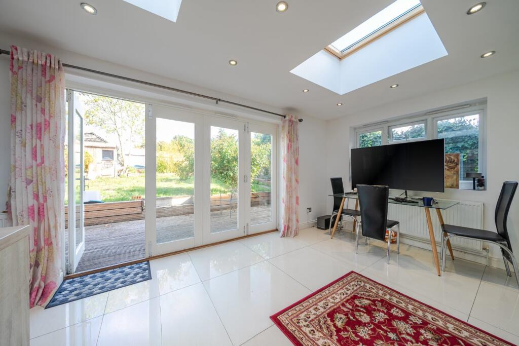 House in London - View 5