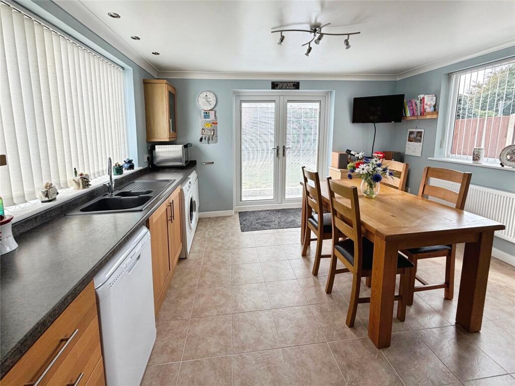 House in Doncaster, Armthorpe - View 4