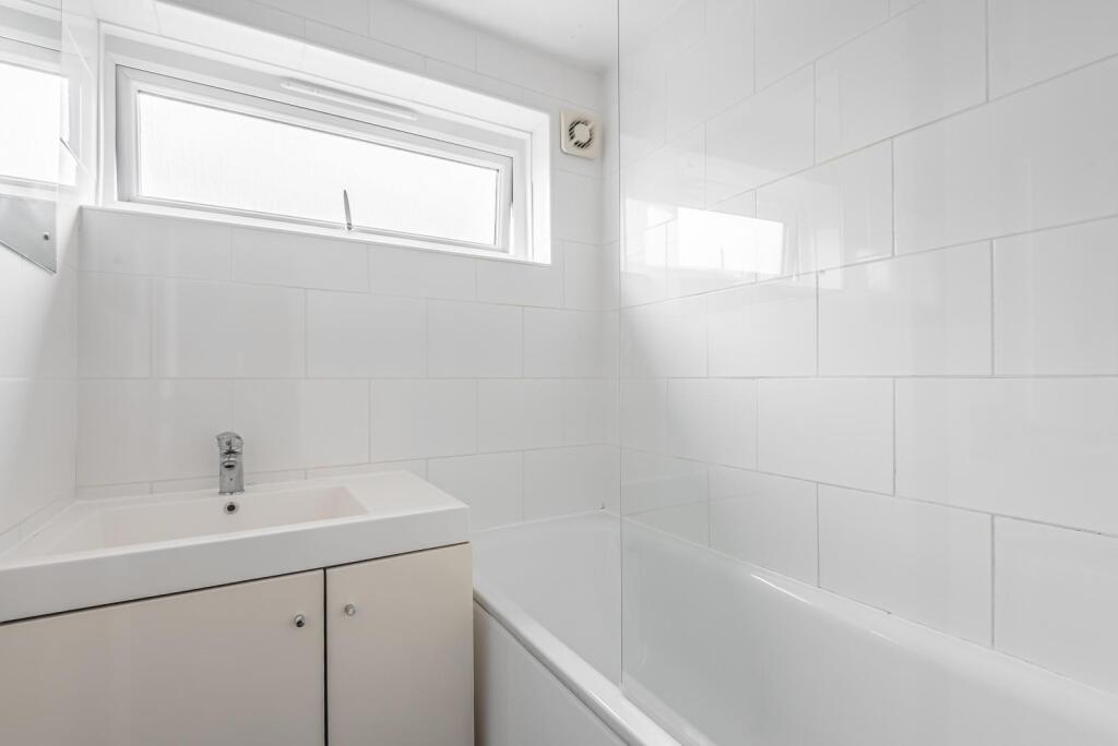 Apartment in Kingston upon Thames - View 4
