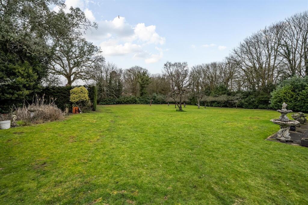 Bath Road, Hare Hatch, Reading, Berkshire, RG10 photo 2