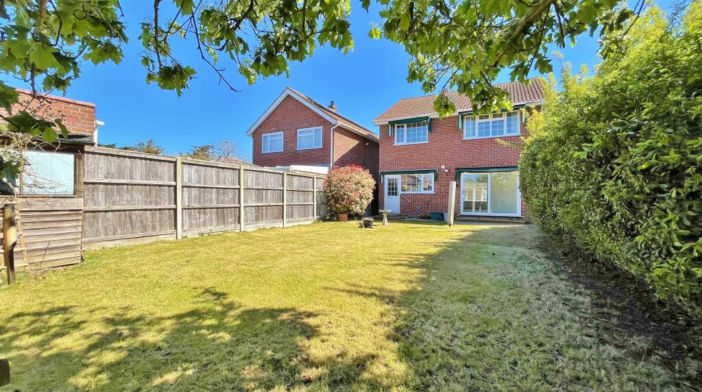 Ashes Close, Walton-on-the-Naze, Essex photo 3