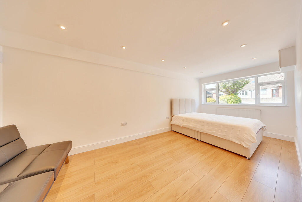 Mountview Road, Orpington - More