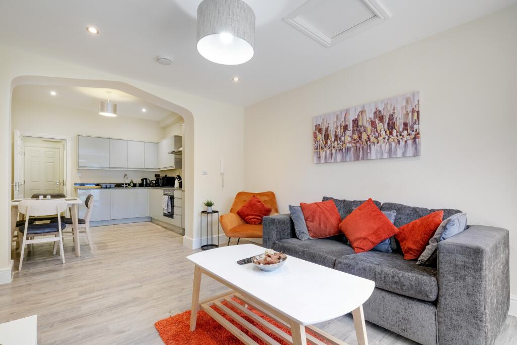 Apartment in Slough - View 5