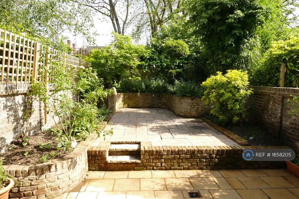 2 bedroom maisonette for rent