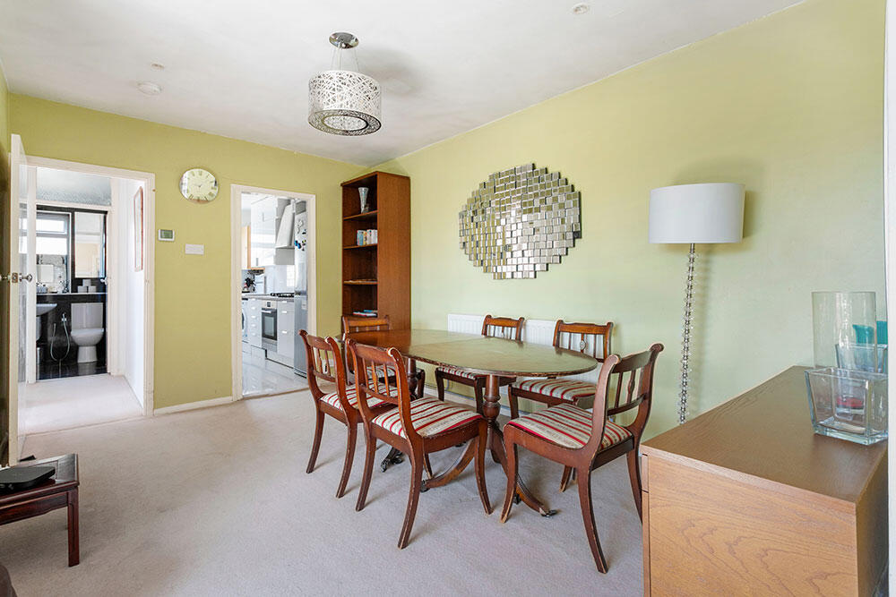 Hainault Road, Upper Leytonstone, E11 - Więcej