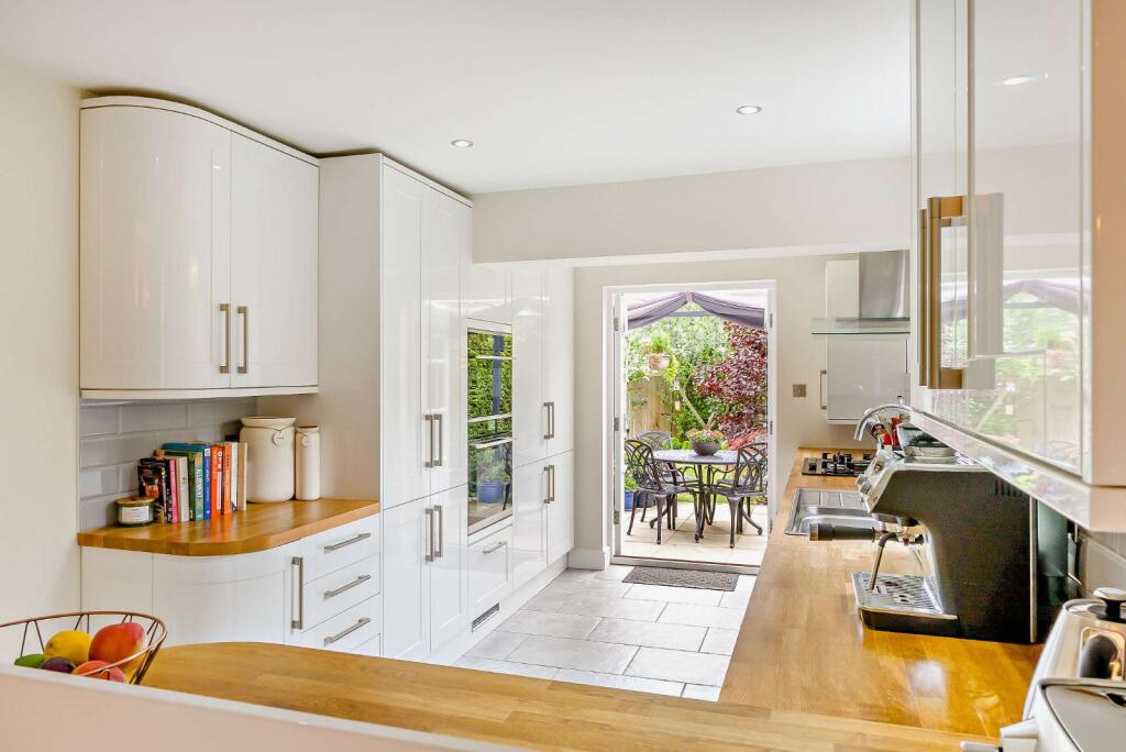 51, Halfpenny Lane, Sunningdale, Berkshire photo 4