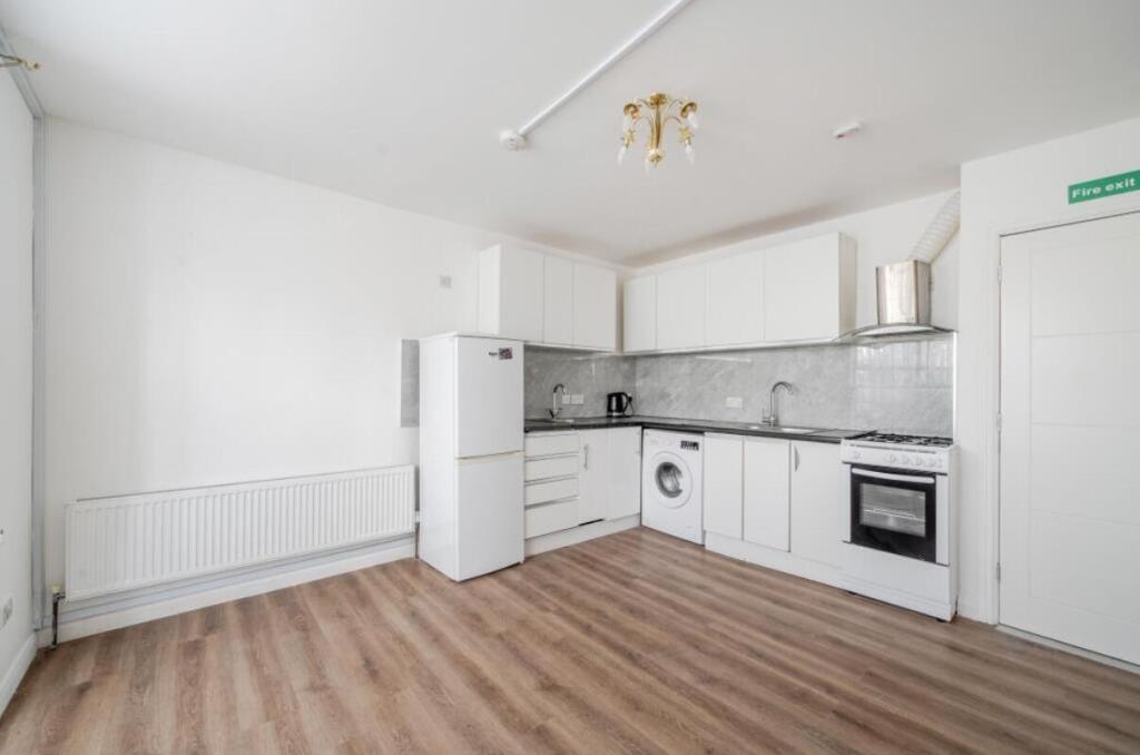 House in London, The Hale, Mill Hill - View 5