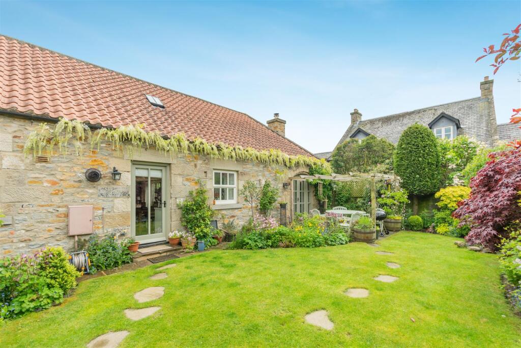 Main image of property: Meadowfield Lodge, 10 Kilton Court, Aldbrough St. John