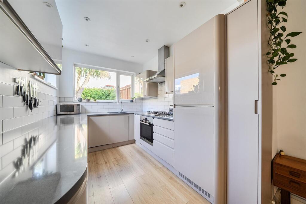 House in Surbiton, Oakhill - View 4